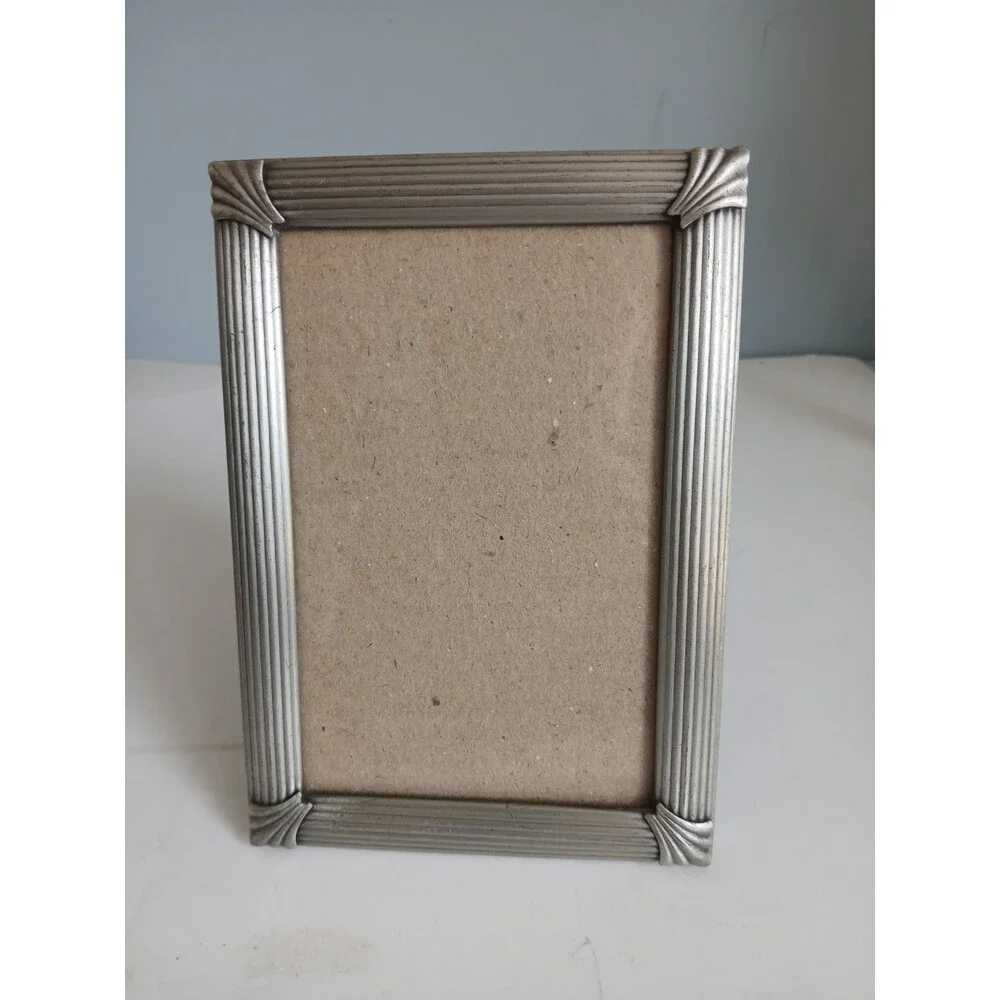 4.5 X 6.5 burnes silver pewter ribbed w fan motif Corner